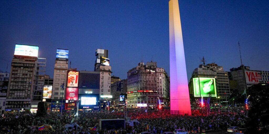 Venezuelanos no exterior reagem a ataque dos EUA e queda de Maduro