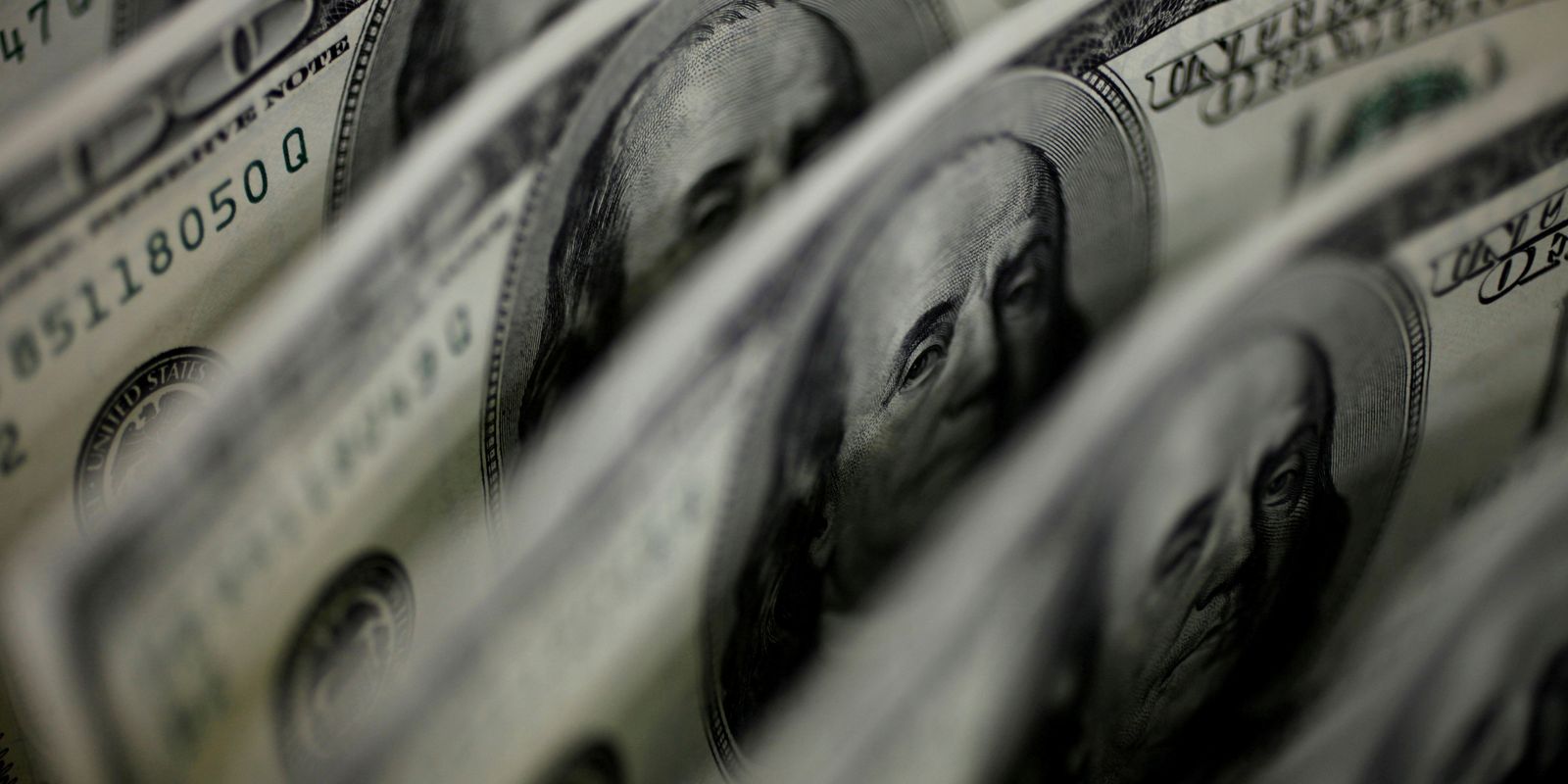 Bolsa bate recorde e dólar cai para R$ 5,17 com fim de tarifaço