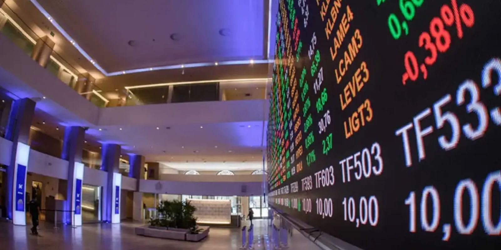 Bolsa cai mais de 2% em dia de forte correção no mercado