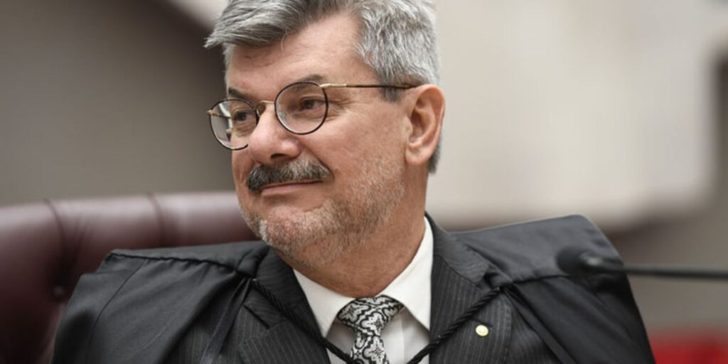 Ministro do STJ nega importunação sexual e pede licença de 90 dias