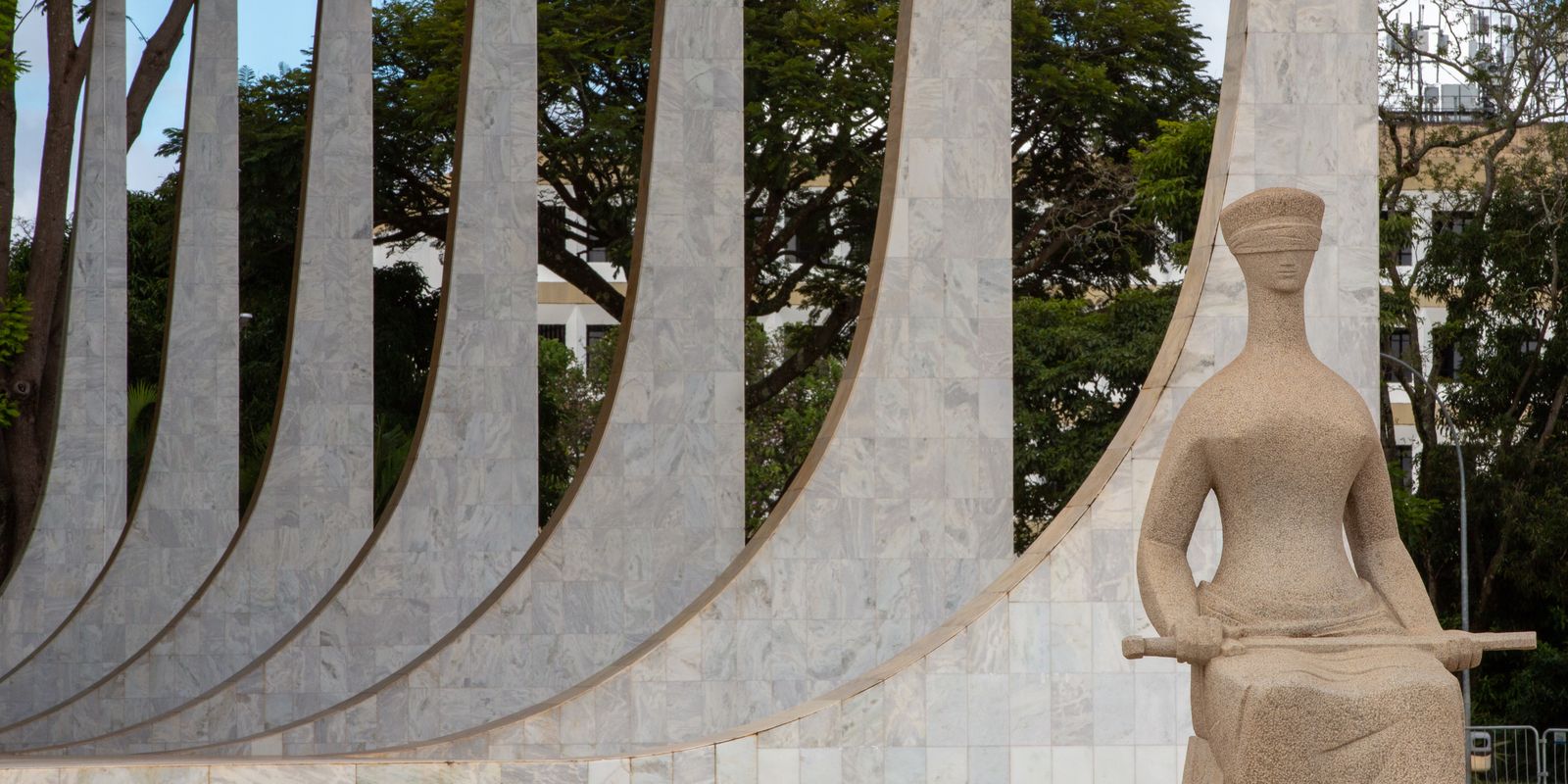 STF marca para 25 de fevereiro julgamento sobre penduricalhos