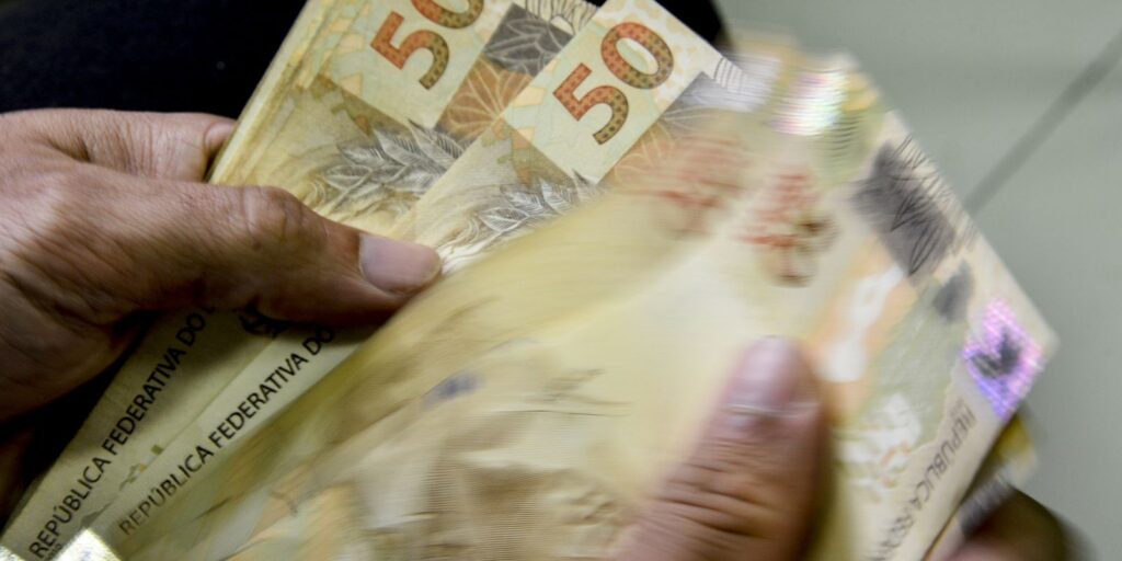 Fazenda eleva projeção de inflação para 2026 com alta do petróleo
