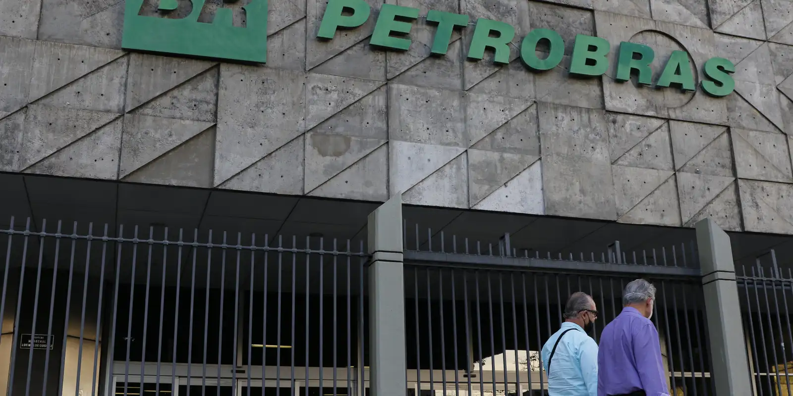Petrobras bate novo recorde na produção de barris de petróleo e gás