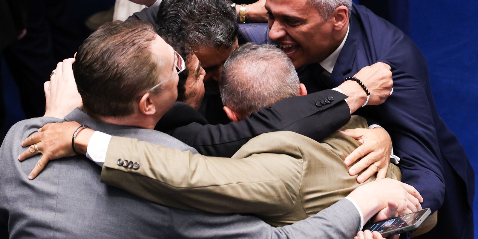 Senado rejeita indicação de Messias para STF