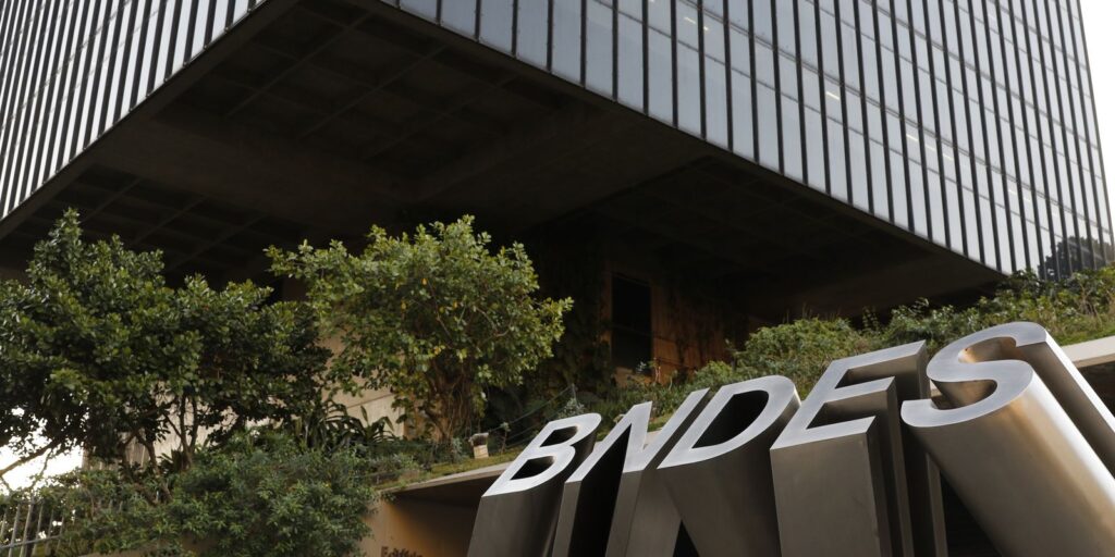 BNDES abre financiamento para transporte de carga e passageiros