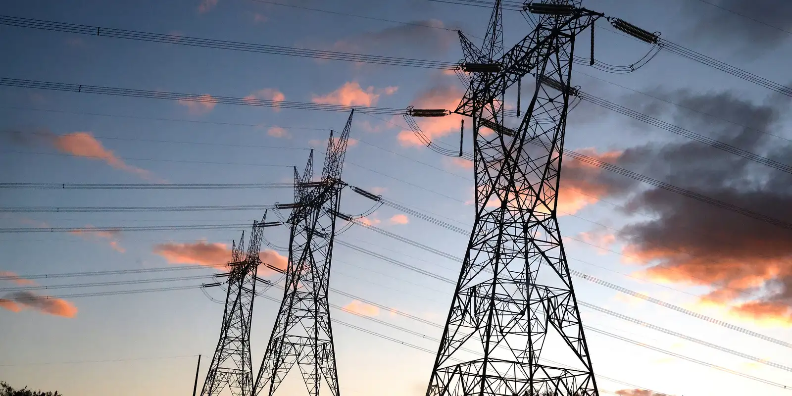 Governo renova contratos com distribuidoras de energia em 13 estados