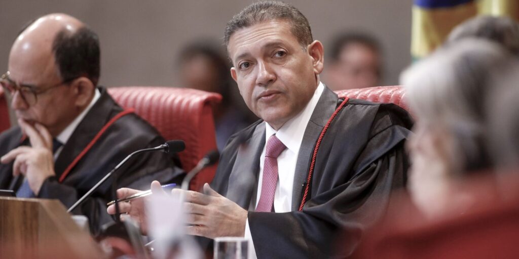 Nunes Marques vai relatar ação de Bolsonaro para anular pena