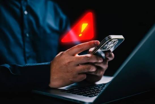 Ser vítima de golpe digital é o principal medo dos brasileiros: aponta levantamento