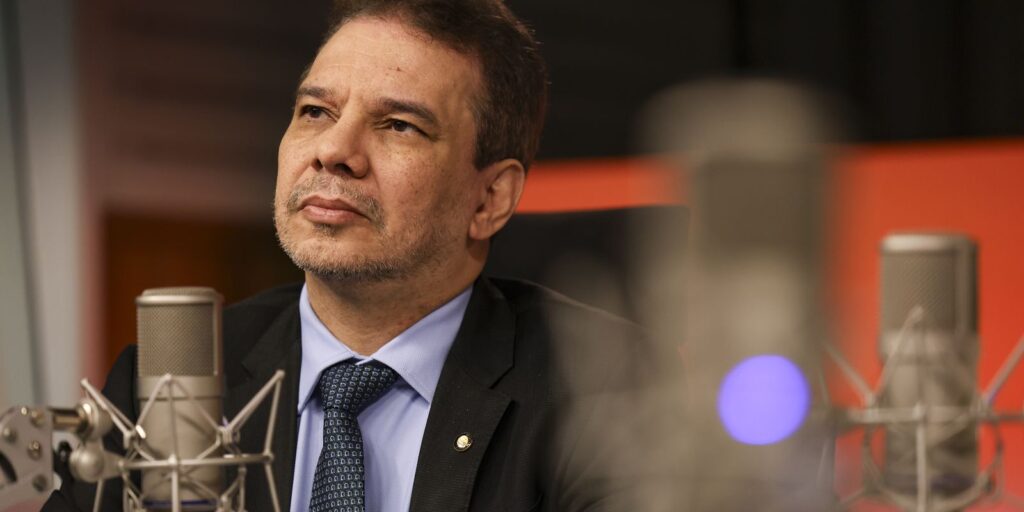 "Vamos tirar de presídio a marca de escritório do crime”, diz ministro