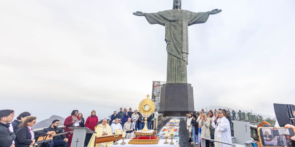Cristo Redentor inova com tapete de patchwork no Corpus Christi