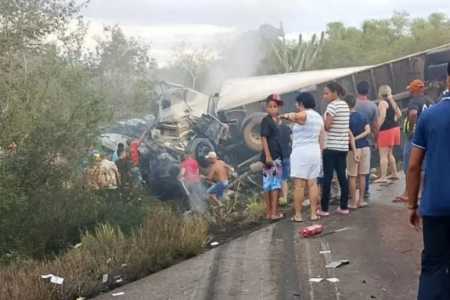 Tragédia: Grave acidente matou 16 pessoas na Bahia