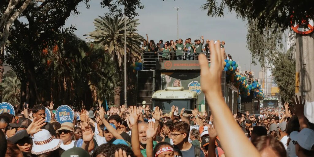 Marcha para Jesus reúne público evangélico no centro de São Paulo