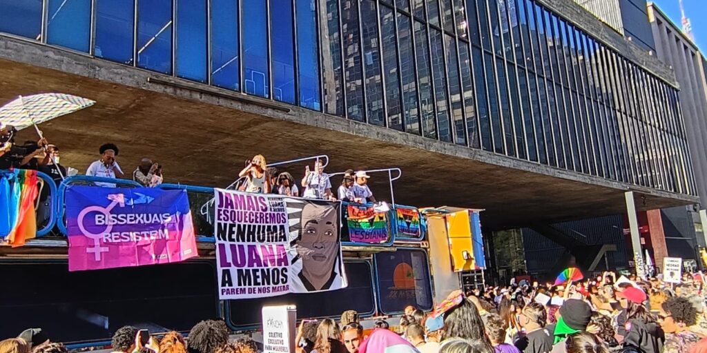 Mulheres lésbicas e bissexuais fazem caminhada em SP contra violência