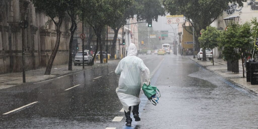 Sul, Sudeste e Centro-Oeste podem ter final de semana de chuva intensa