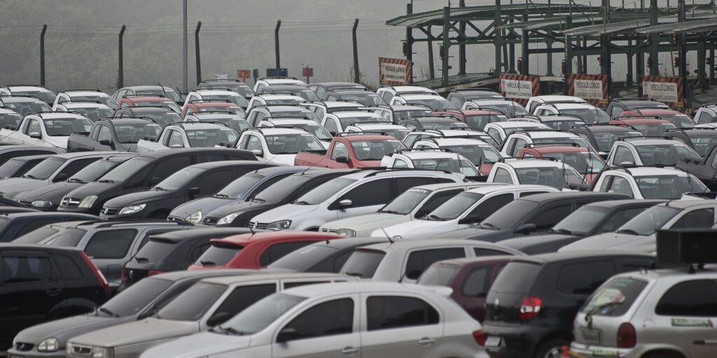 Venda de veículos novos no país sobe 15% até maio