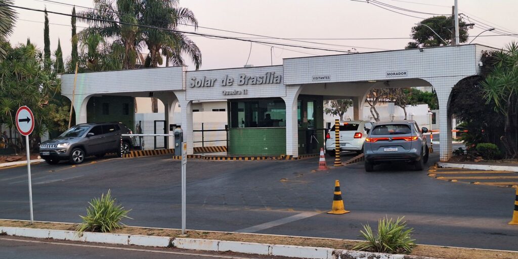 Bolsonaro pede autorização para receber Milei na prisão domiciliar