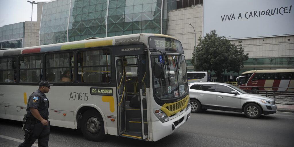 Rodoviários do Rio decidem continuar em estado de greve até amanhã