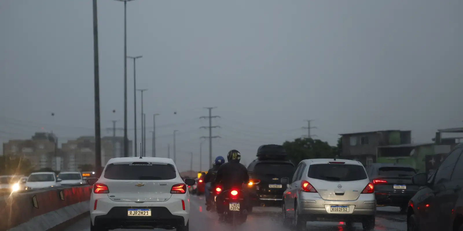 Ciclone e frente fria deixam Centro-Sul em alerta para tempestade