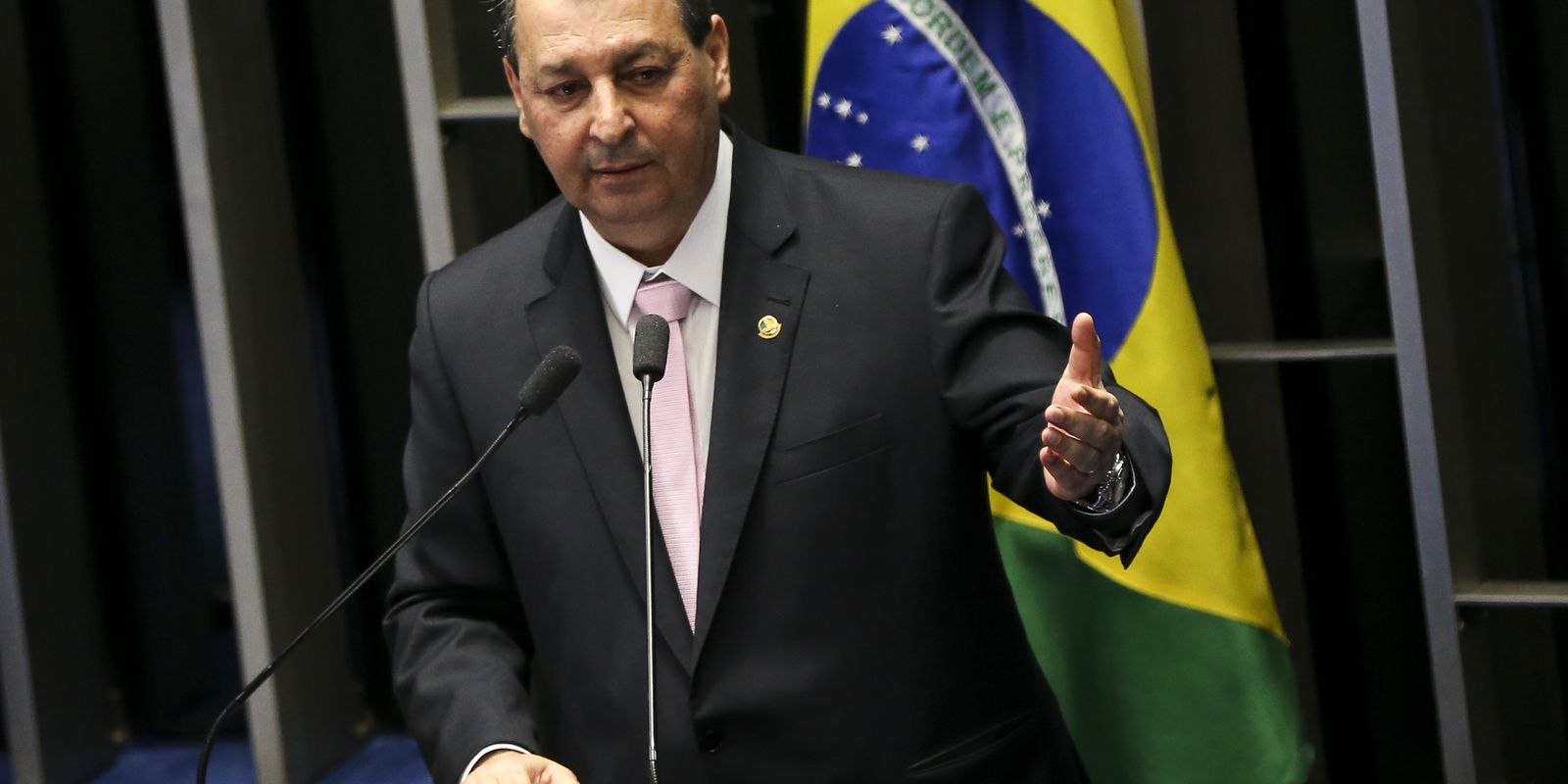 Relator da CCJ rejeita emendas da oposição que buscavam manter 6x1