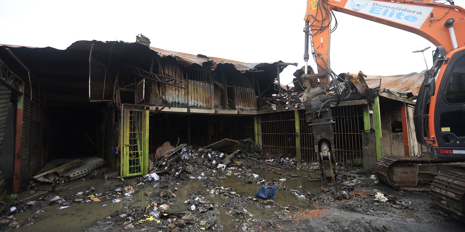 Ceagesp constrói estrutura provisória para atingidos por incêndio